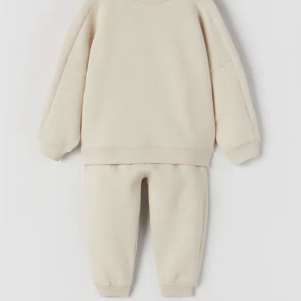 Zara 4-5 cream joggers